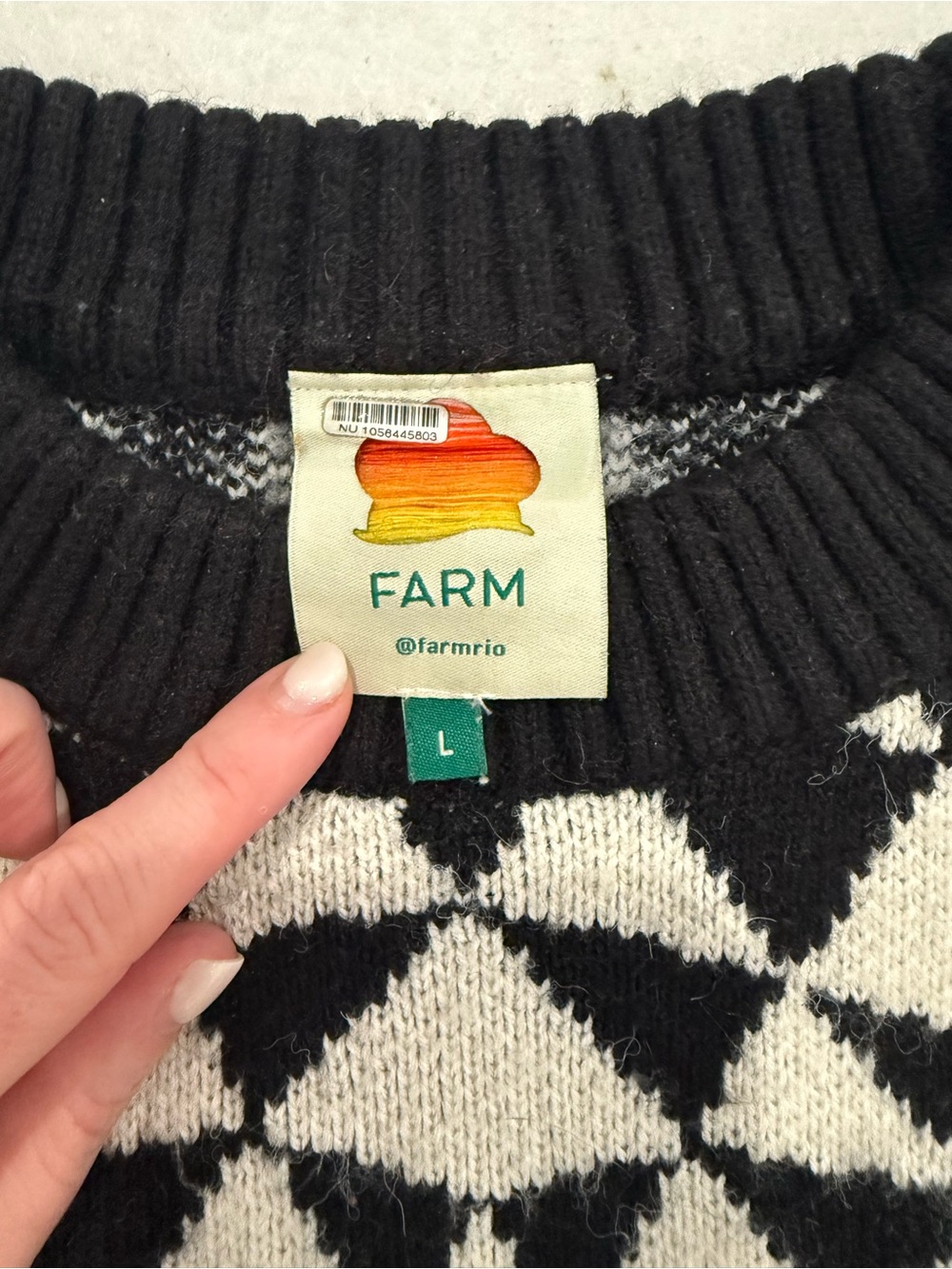 FARM Rio Black & White Geometric Crop Crewneck - Picture 2 of 4